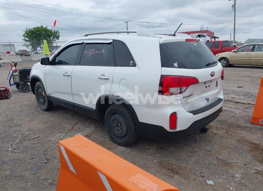 Photo 3 of 2014 Kia Sorento LX (VIN 5XYKTCA64EG544488)