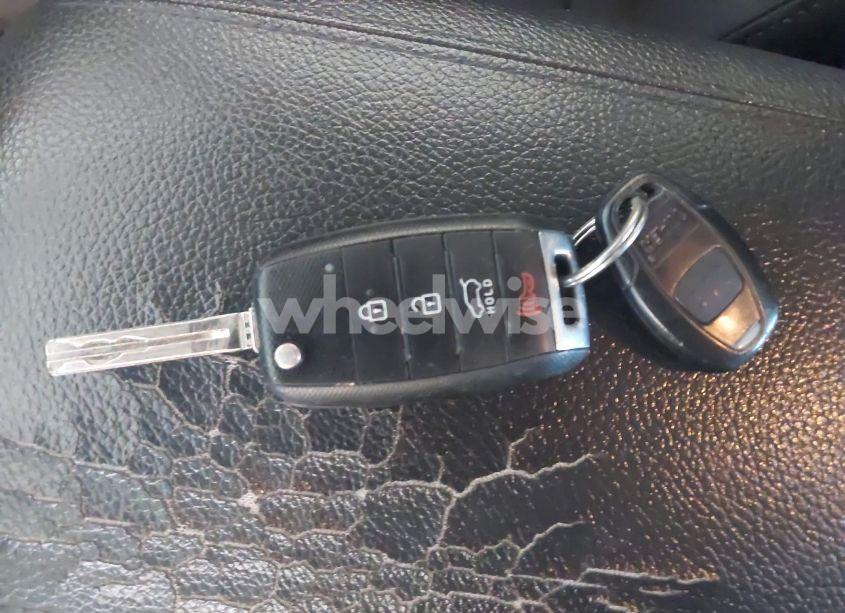 Photo 11 of 2015 Kia Sorento LX (VIN 5XYKTCA64FG607865)