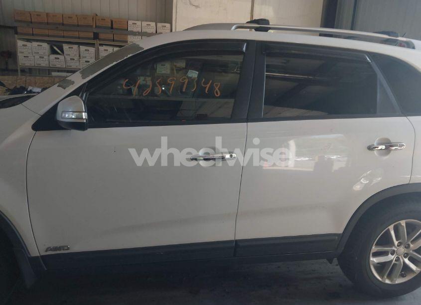 Photo 14 of 2015 Kia Sorento LX (VIN 5XYKTCA64FG607865)