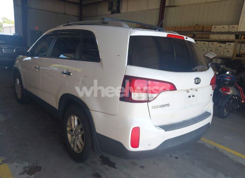 Photo 3 of 2015 Kia Sorento LX (VIN 5XYKTCA64FG607865)