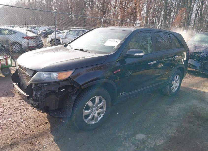 Photo 2 of 2012 Kia Sorento LX (VIN 5XYKTCA65CG198125)