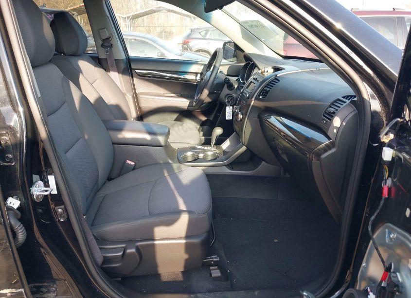 Photo 5 of 2012 Kia Sorento LX (VIN 5XYKTCA65CG198125)