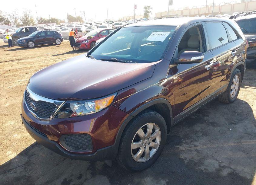 Photo 2 of 2012 Kia Sorento LX (VIN 5XYKTCA65CG223069)