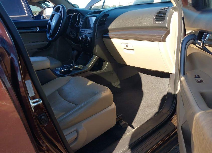 Photo 5 of 2012 Kia Sorento LX (VIN 5XYKTCA65CG223069)