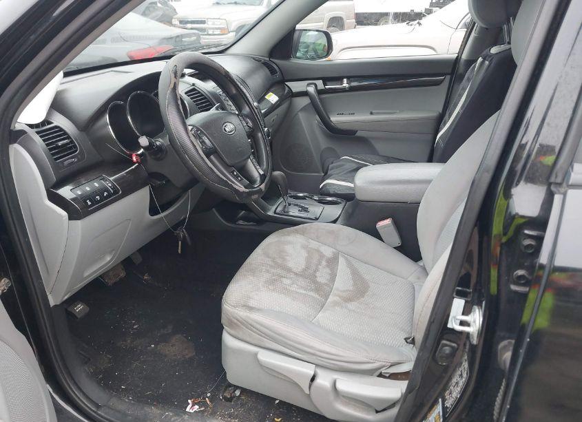 Photo 5 of 2012 Kia Sorento LX (VIN 5XYKTCA65CG256945)
