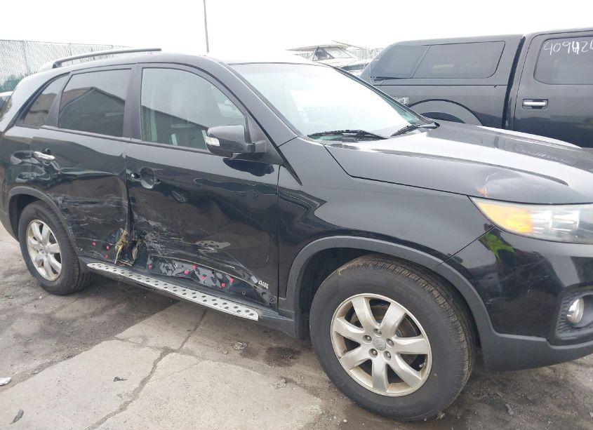 Photo 6 of 2012 Kia Sorento LX (VIN 5XYKTCA65CG256945)