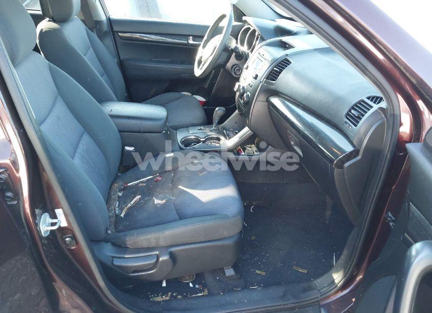 Photo 5 of 2012 Kia Sorento LX (VIN 5XYKTCA65CG273860)