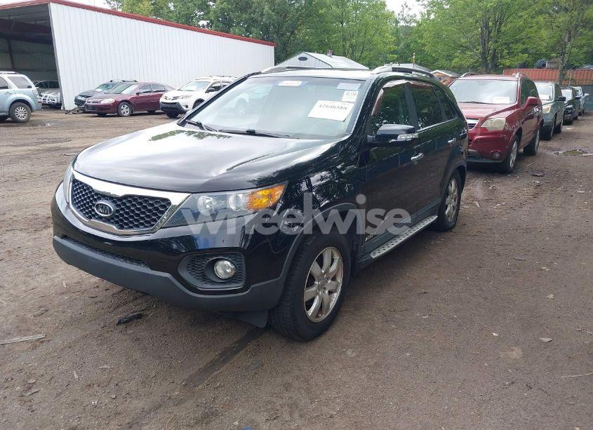Photo 2 of 2012 Kia Sorento LX (VIN 5XYKTCA65CG294921)