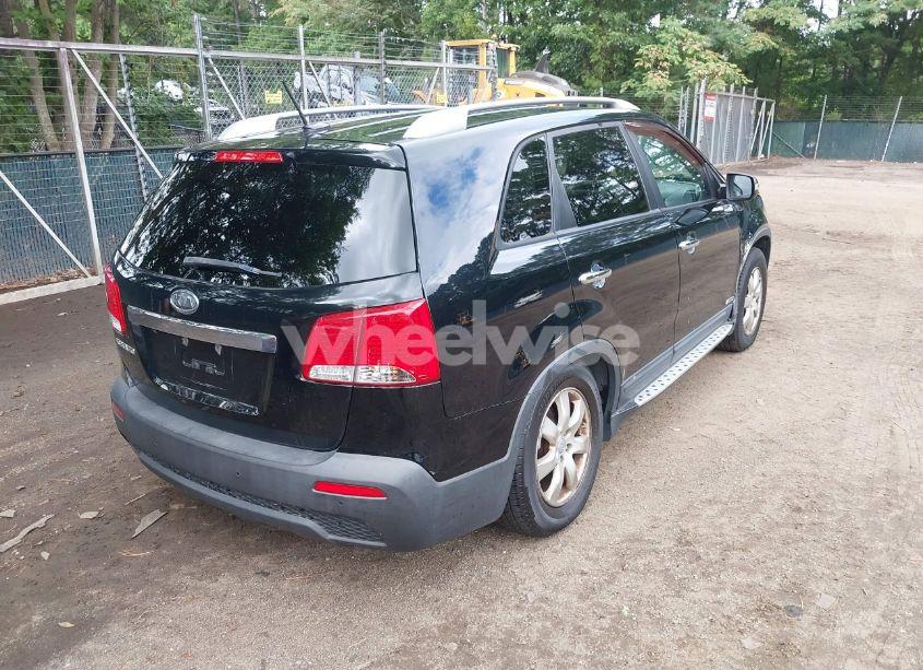 Photo 4 of 2012 Kia Sorento LX (VIN 5XYKTCA65CG294921)