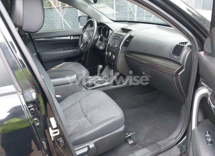 Photo 5 of 2012 Kia Sorento LX (VIN 5XYKTCA65CG294921)
