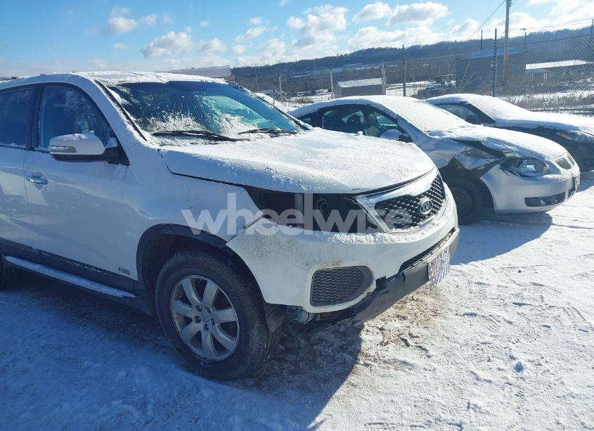 Photo 6 of 2013 Kia Sorento LX (VIN 5XYKTCA65DG321956)