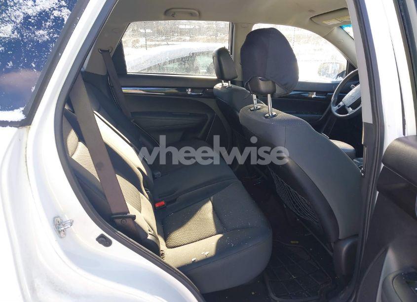 Photo 8 of 2013 Kia Sorento LX (VIN 5XYKTCA65DG321956)