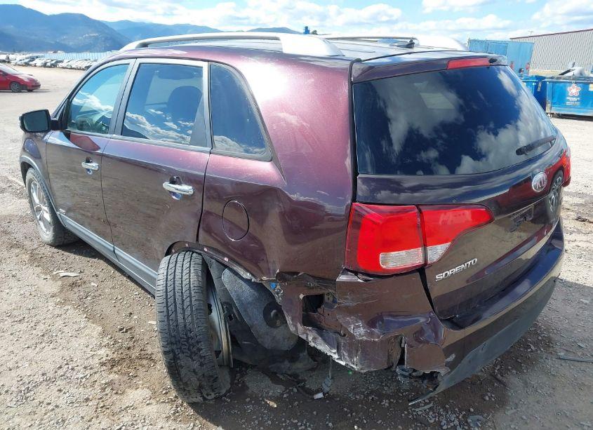 Photo 3 of 2014 Kia Sorento LX (VIN 5XYKTCA65EG438857)