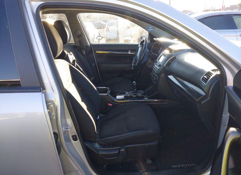 Photo 5 of 2014 Kia Sorento LX (VIN 5XYKTCA65EG488898)
