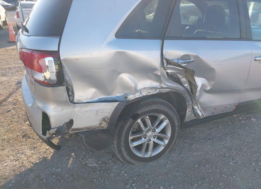 Photo 6 of 2014 Kia Sorento LX (VIN 5XYKTCA65EG488898)