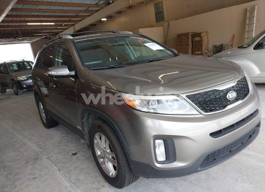 2014 Kia Sorento LX (VIN 5XYKTCA65EG531894) main photo