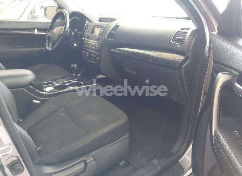 Photo 5 of 2014 Kia Sorento LX (VIN 5XYKTCA65EG531894)