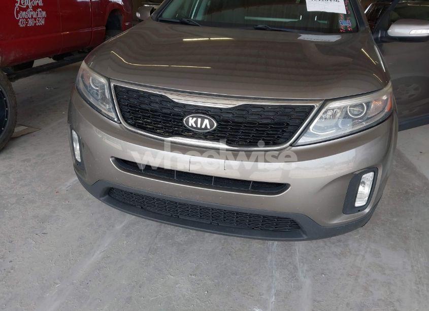 Photo 6 of 2014 Kia Sorento LX (VIN 5XYKTCA65EG531894)