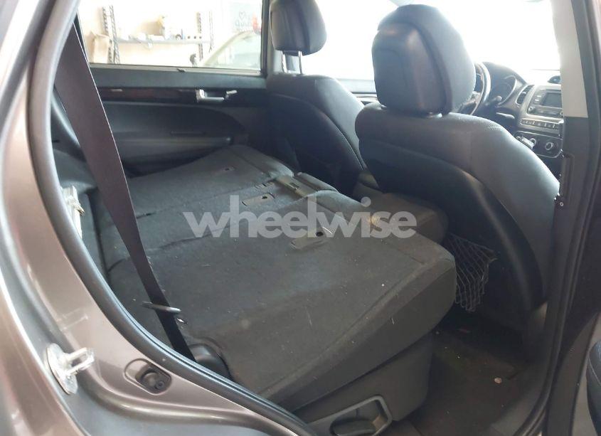 Photo 8 of 2014 Kia Sorento LX (VIN 5XYKTCA65EG531894)