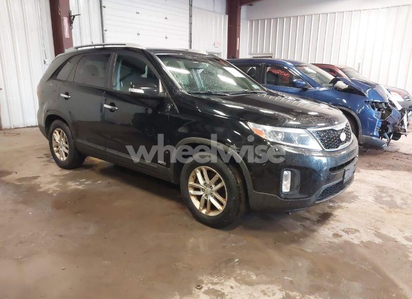 2015 Kia Sorento LX (VIN 5XYKTCA65FG554108) main photo