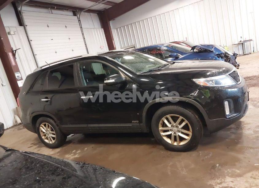 Photo 13 of 2015 Kia Sorento LX (VIN 5XYKTCA65FG554108)