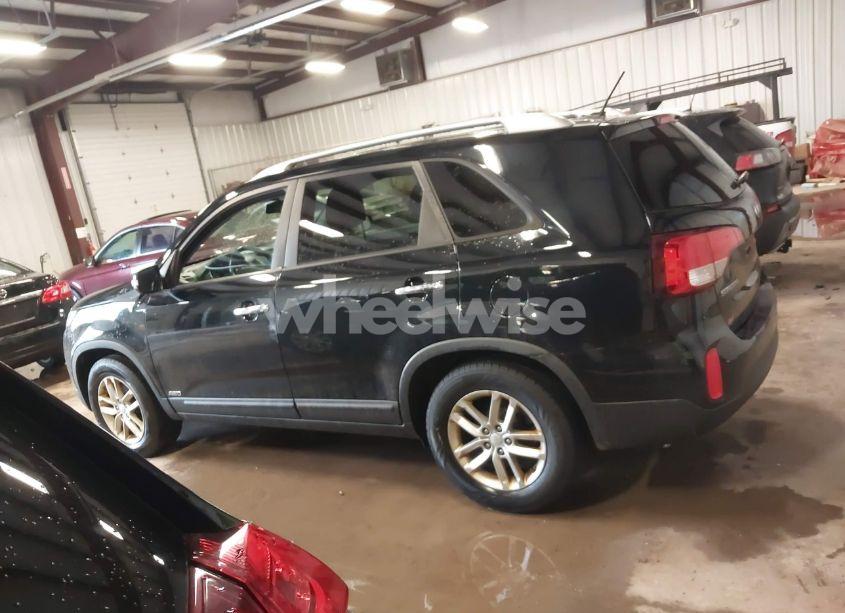 Photo 14 of 2015 Kia Sorento LX (VIN 5XYKTCA65FG554108)