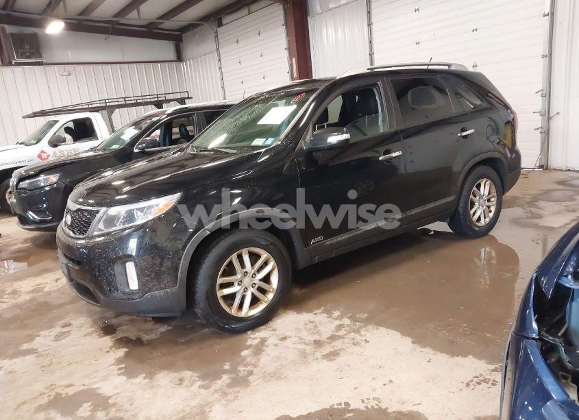 Photo 2 of 2015 Kia Sorento LX (VIN 5XYKTCA65FG554108)