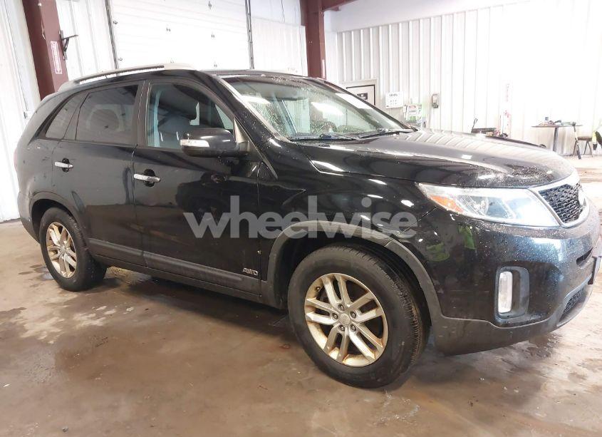 Photo 6 of 2015 Kia Sorento LX (VIN 5XYKTCA65FG554108)