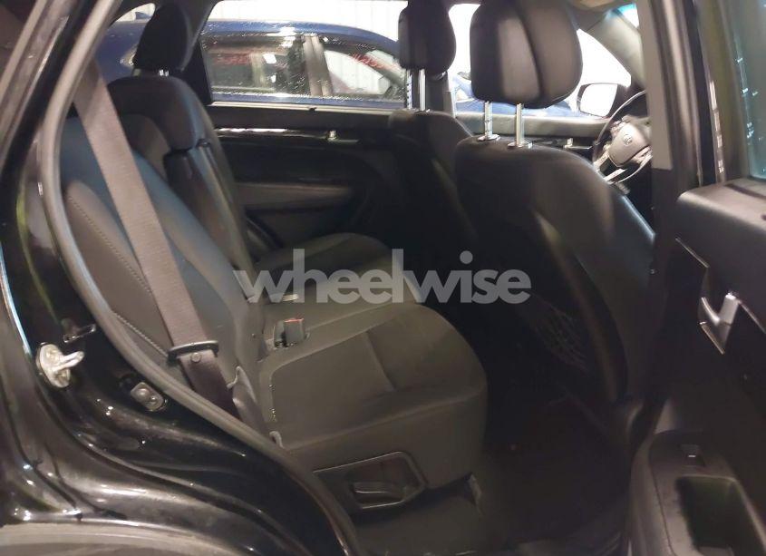 Photo 8 of 2015 Kia Sorento LX (VIN 5XYKTCA65FG554108)