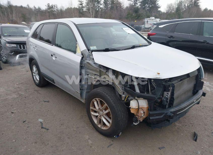 2015 Kia Sorento LX (VIN 5XYKTCA65FG567974) main photo