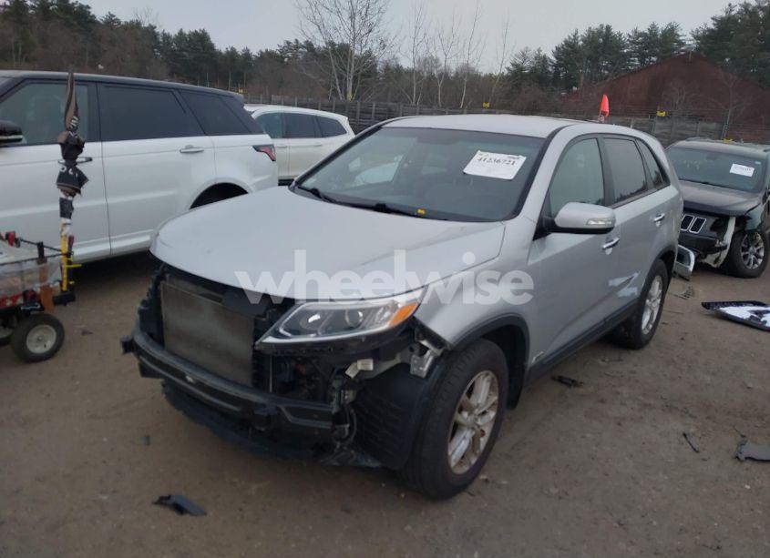 Photo 2 of 2015 Kia Sorento LX (VIN 5XYKTCA65FG567974)