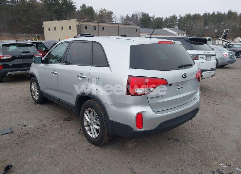 Photo 3 of 2015 Kia Sorento LX (VIN 5XYKTCA65FG567974)