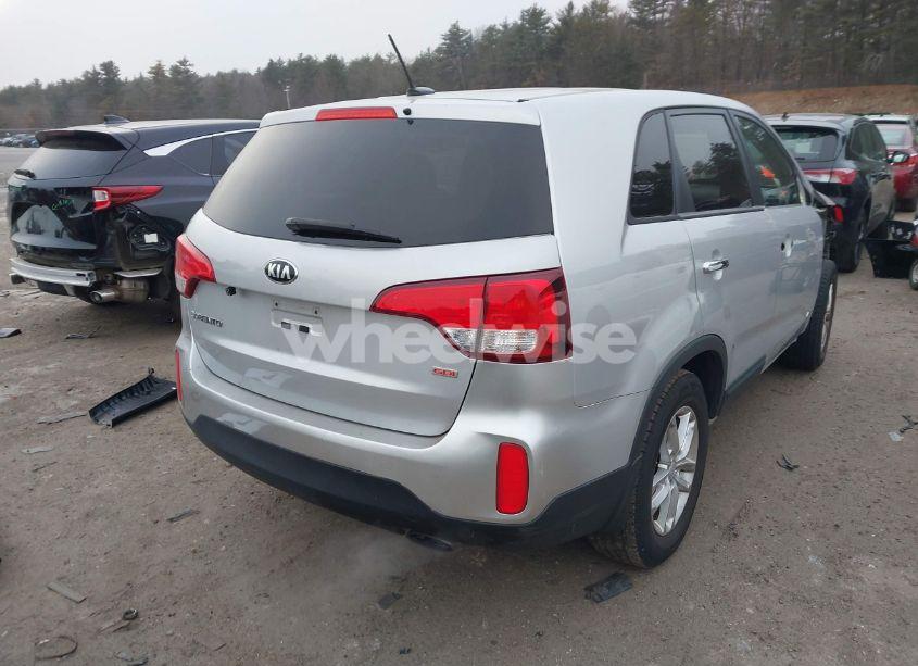 Photo 4 of 2015 Kia Sorento LX (VIN 5XYKTCA65FG567974)