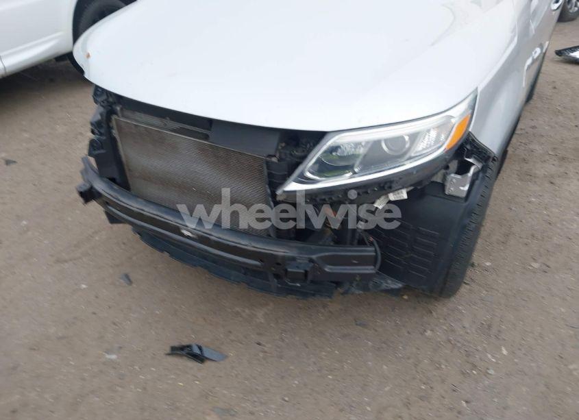 Photo 6 of 2015 Kia Sorento LX (VIN 5XYKTCA65FG567974)