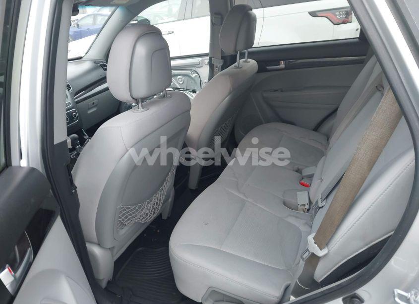 Photo 8 of 2015 Kia Sorento LX (VIN 5XYKTCA65FG567974)