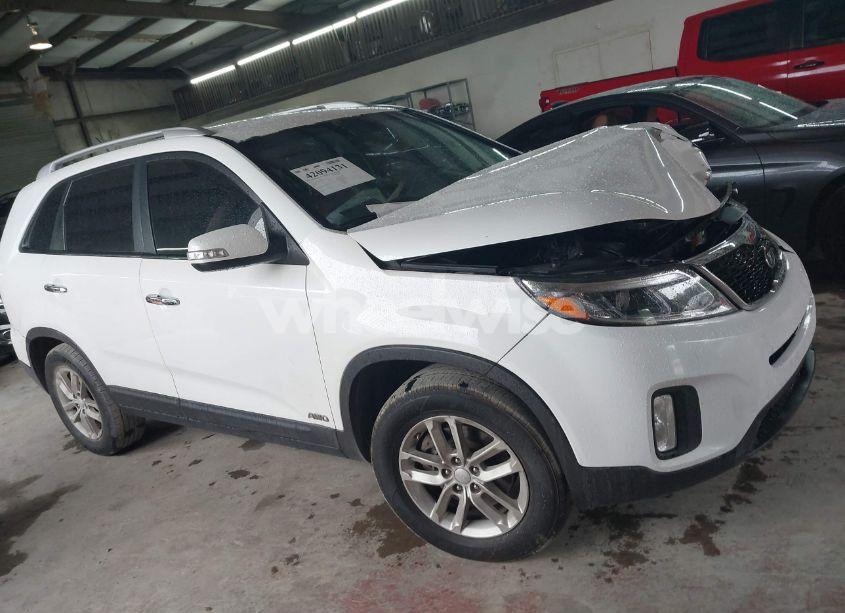 Photo 13 of 2015 Kia Sorento LX (VIN 5XYKTCA65FG585570)