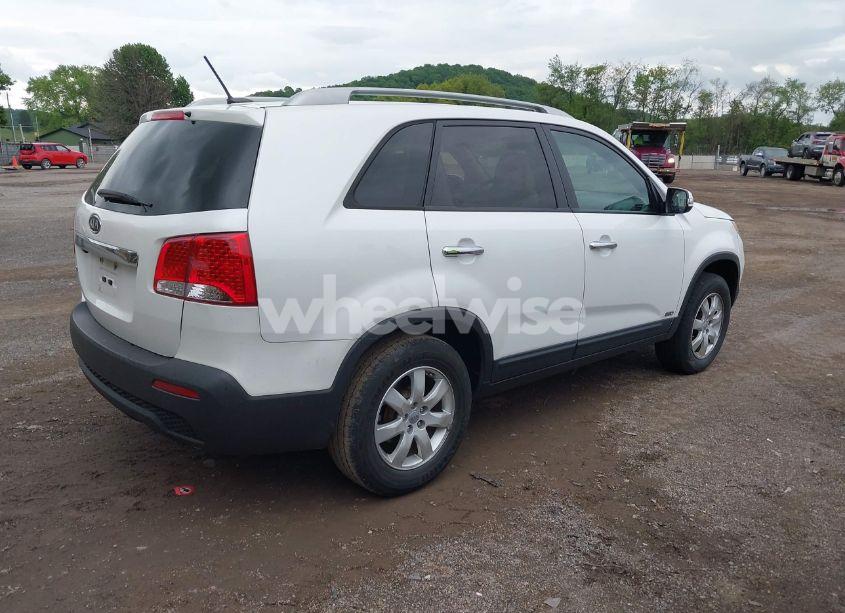 Photo 4 of 2012 Kia Sorento LX (VIN 5XYKTCA66CG225672)