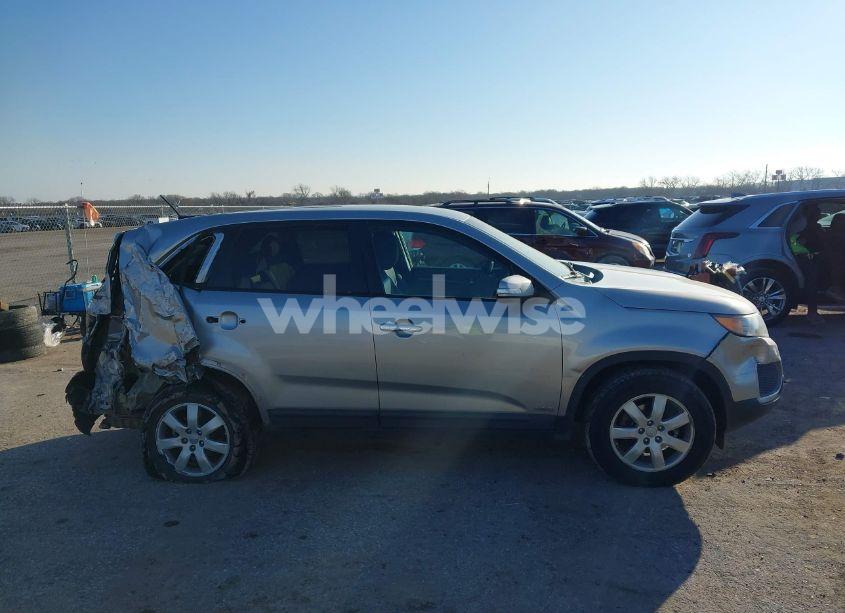 Photo 13 of 2012 Kia Sorento LX (VIN 5XYKTCA66CG279229)