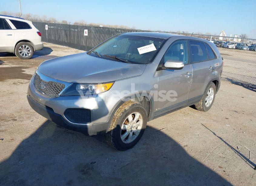 Photo 2 of 2012 Kia Sorento LX (VIN 5XYKTCA66CG279229)