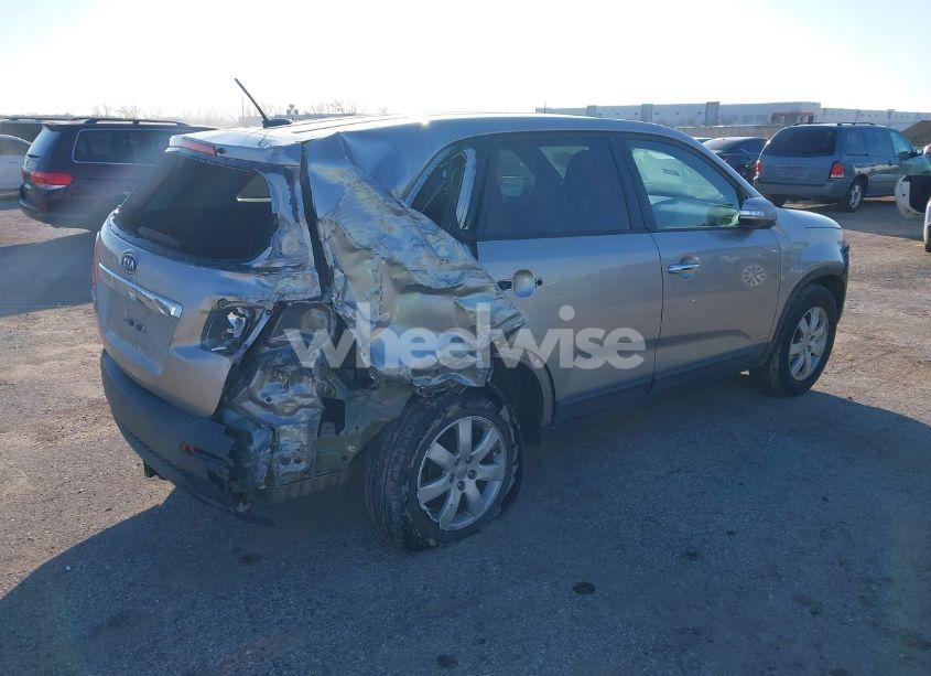 Photo 4 of 2012 Kia Sorento LX (VIN 5XYKTCA66CG279229)