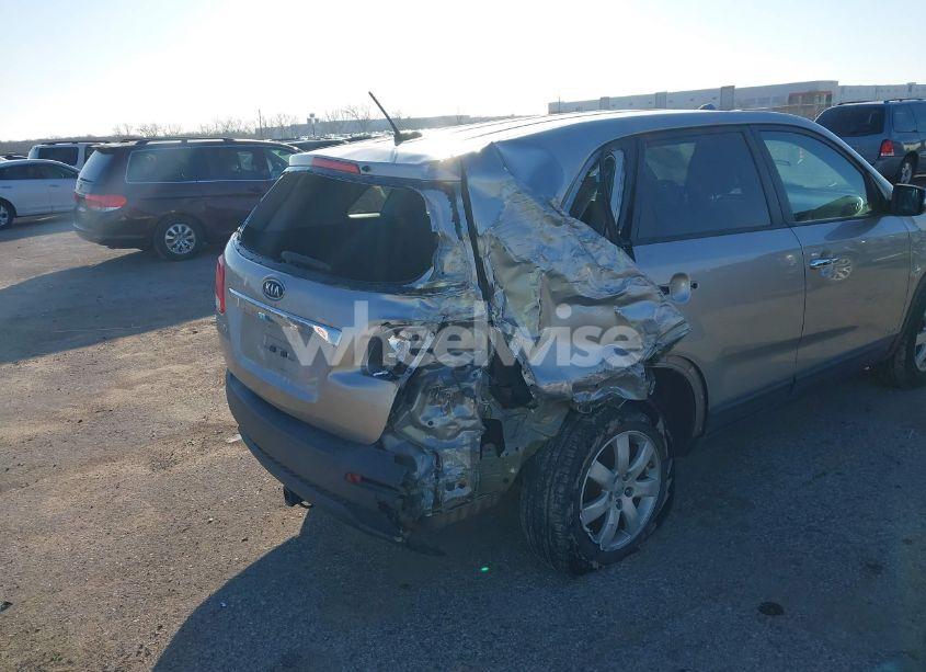 Photo 6 of 2012 Kia Sorento LX (VIN 5XYKTCA66CG279229)