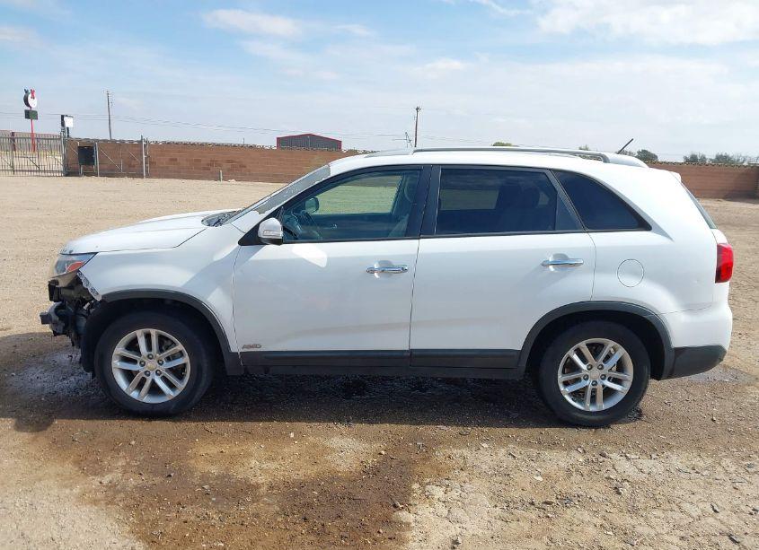 Photo 15 of 2014 Kia Sorento LX (VIN 5XYKTCA66EG451102)