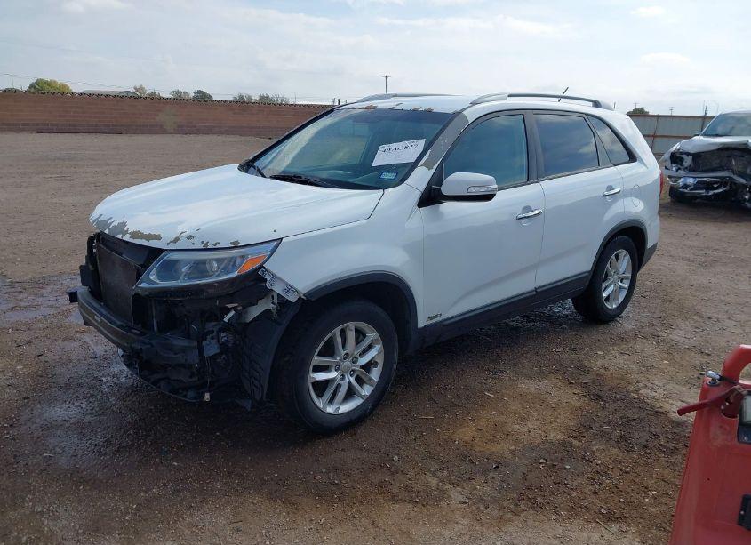 Photo 2 of 2014 Kia Sorento LX (VIN 5XYKTCA66EG451102)
