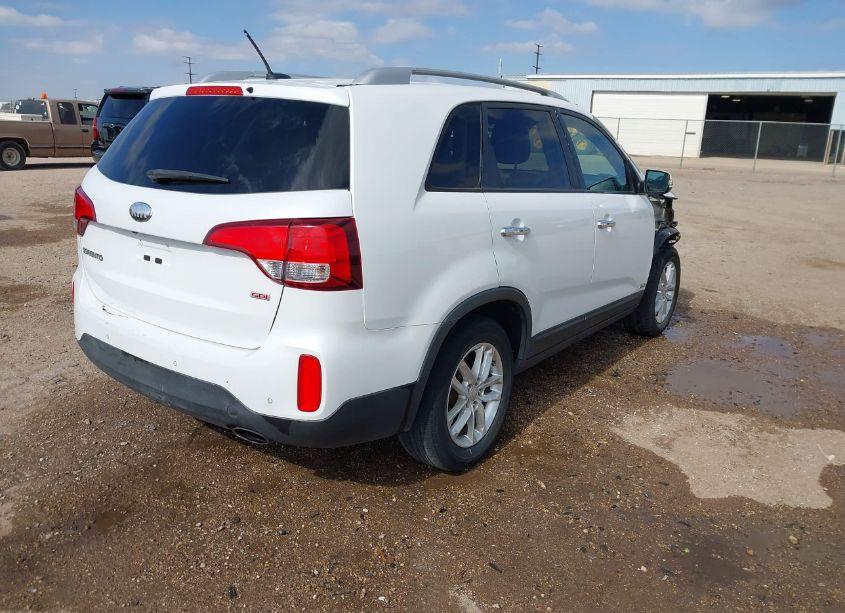 Photo 4 of 2014 Kia Sorento LX (VIN 5XYKTCA66EG451102)