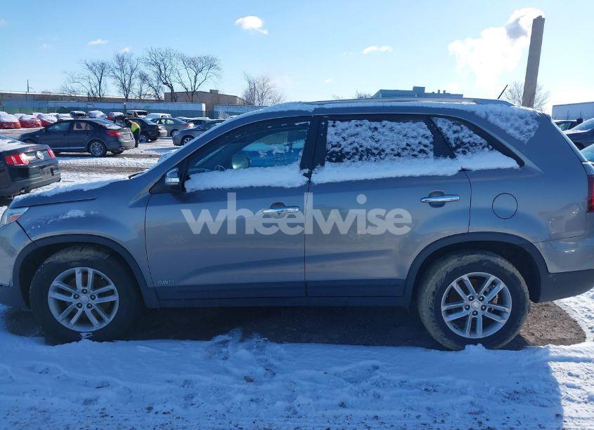 Photo 14 of 2014 Kia Sorento LX (VIN 5XYKTCA66EG479353)