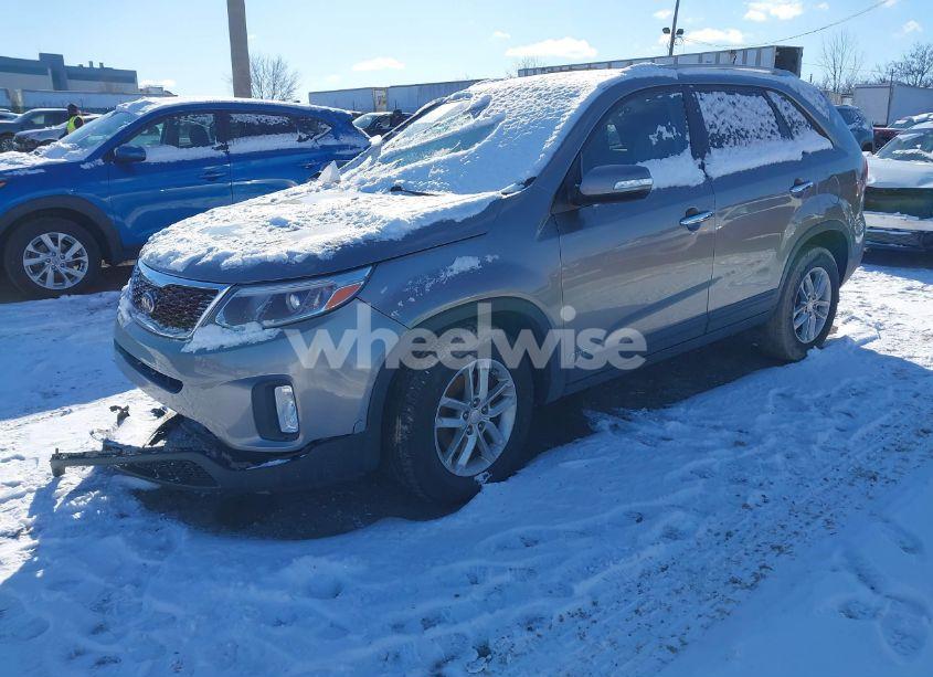 Photo 2 of 2014 Kia Sorento LX (VIN 5XYKTCA66EG479353)