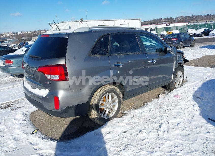 Photo 4 of 2014 Kia Sorento LX (VIN 5XYKTCA66EG479353)