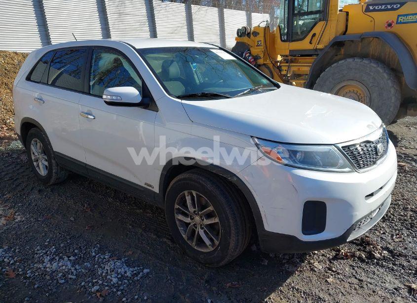 2014 Kia Sorento LX (VIN 5XYKTCA66EG515798) main photo