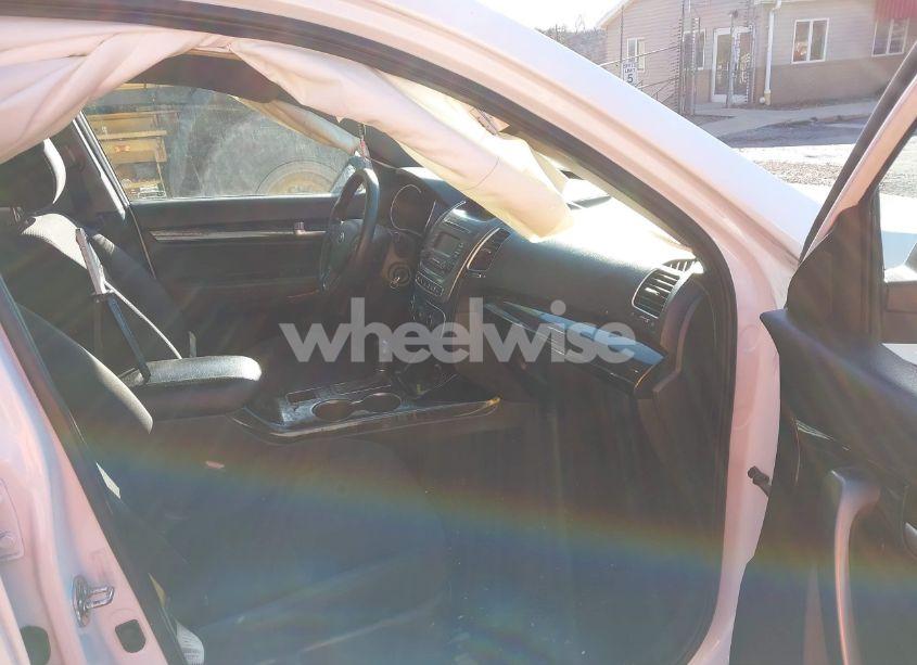 Photo 5 of 2014 Kia Sorento LX (VIN 5XYKTCA66EG515798)