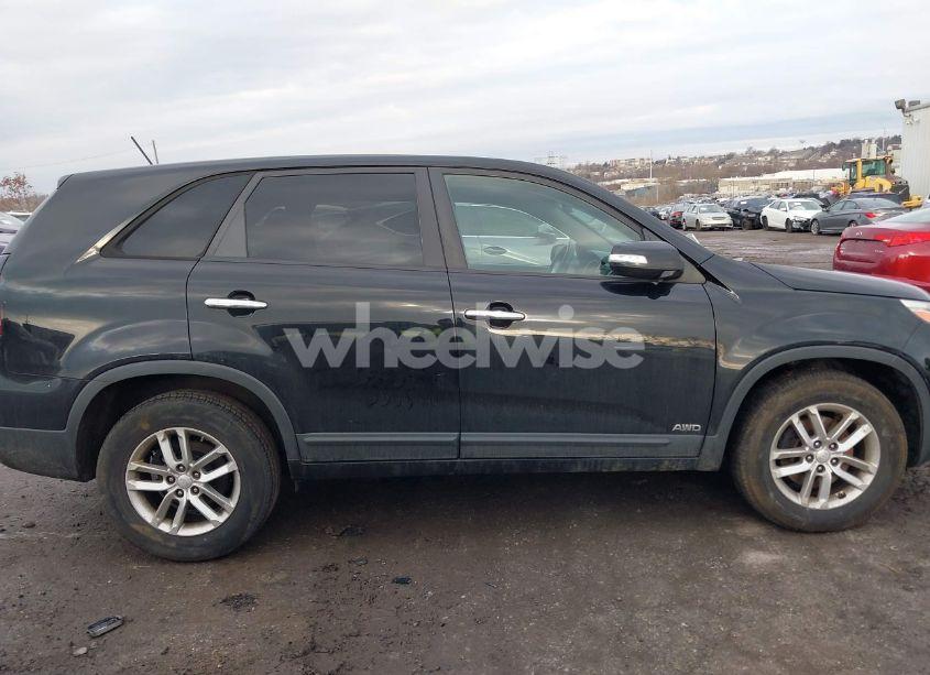 Photo 12 of 2014 Kia Sorento LX (VIN 5XYKTCA66EG517227)